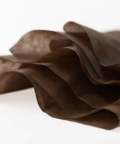 Pliego de papel de china color café oscuro Marca Mis Pasitos unidad